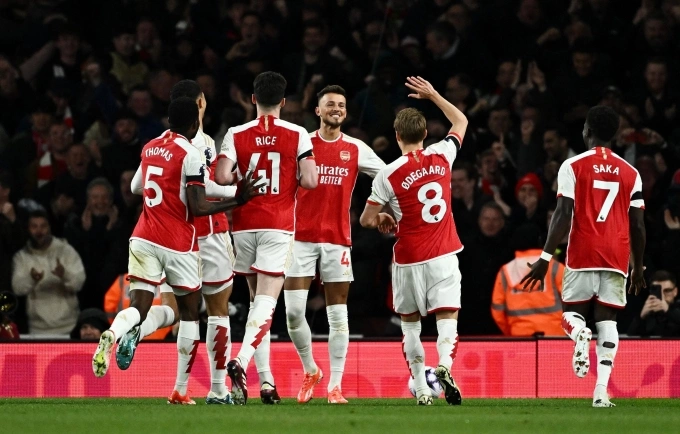 White (số 4) lập cú đúp trong trận Arsenal thắng Chelsea trên sân Emirates, London, Anh ngày 23/4/2024 ở Ngoại hạng Anh. Ảnh: Reuters